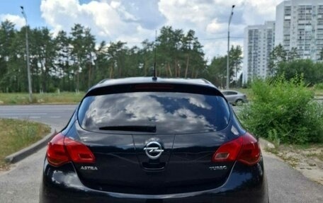 Opel Astra J, 2011 год, 870 000 рублей, 2 фотография