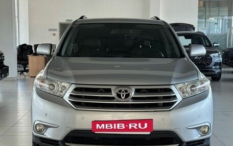 Toyota Highlander III, 2012 год, 2 000 000 рублей, 2 фотография