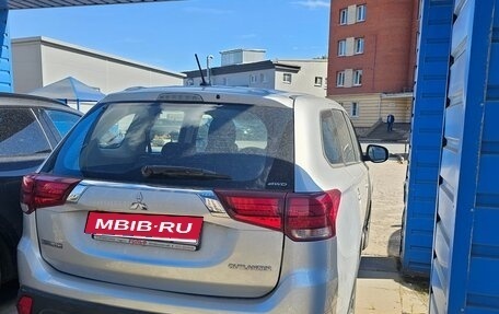 Mitsubishi Outlander III рестайлинг 3, 2016 год, 1 500 000 рублей, 6 фотография