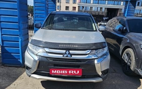 Mitsubishi Outlander III рестайлинг 3, 2016 год, 1 500 000 рублей, 8 фотография