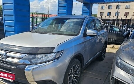 Mitsubishi Outlander III рестайлинг 3, 2016 год, 1 500 000 рублей, 9 фотография