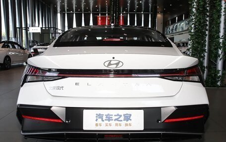Hyundai Elantra, 2025 год, 2 410 000 рублей, 4 фотография
