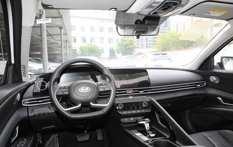 Hyundai Elantra, 2025 год, 2 410 000 рублей, 14 фотография
