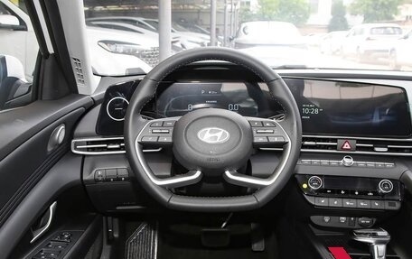 Hyundai Elantra, 2025 год, 2 410 000 рублей, 11 фотография