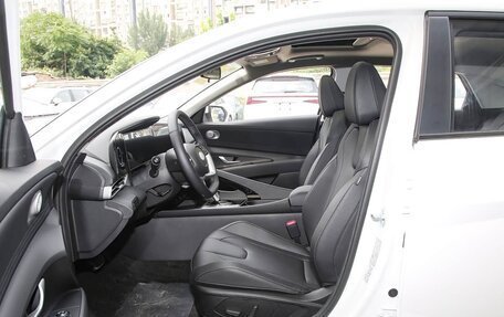 Hyundai Elantra, 2025 год, 2 410 000 рублей, 25 фотография