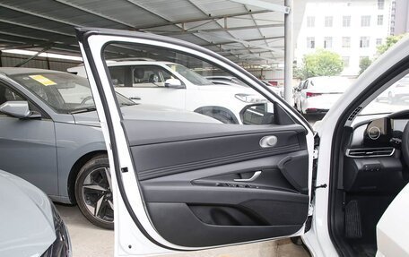 Hyundai Elantra, 2025 год, 2 410 000 рублей, 30 фотография