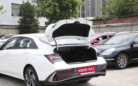 Hyundai Elantra, 2025 год, 2 410 000 рублей, 36 фотография