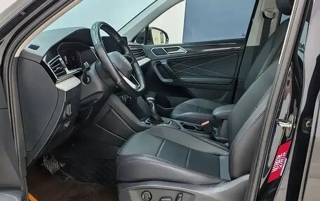 Volkswagen Tiguan II, 2023 год, 2 600 000 рублей, 8 фотография