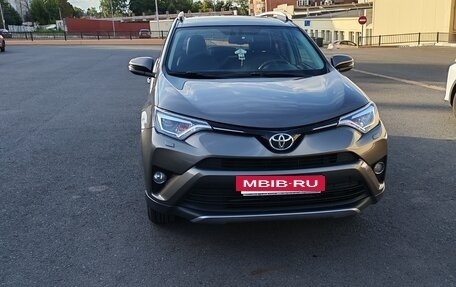 Toyota RAV4, 2019 год, 2 600 000 рублей, 4 фотография
