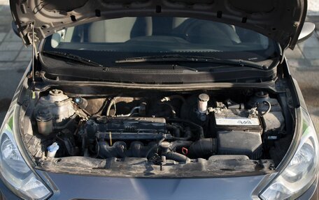 Hyundai Solaris II рестайлинг, 2011 год, 750 000 рублей, 19 фотография