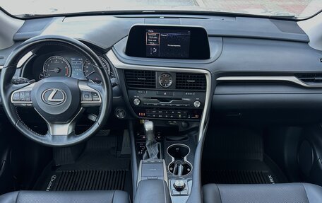 Lexus RX IV рестайлинг, 2020 год, 4 600 000 рублей, 3 фотография
