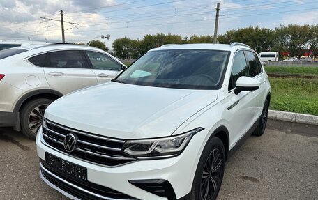 Volkswagen Tiguan II, 2021 год, 3 600 000 рублей, 3 фотография