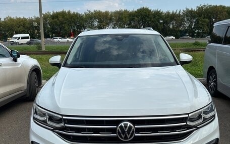 Volkswagen Tiguan II, 2021 год, 3 600 000 рублей, 2 фотография