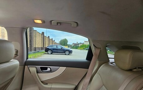 Infiniti QX70, 2014 год, 1 900 000 рублей, 10 фотография