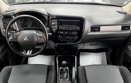 Mitsubishi Outlander III рестайлинг 3, 2017 год, 1 825 000 рублей, 10 фотография