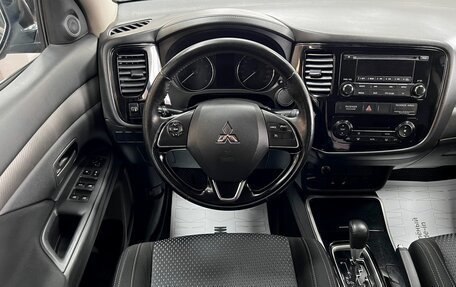Mitsubishi Outlander III рестайлинг 3, 2017 год, 1 825 000 рублей, 11 фотография