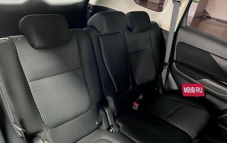 Mitsubishi Outlander III рестайлинг 3, 2017 год, 1 825 000 рублей, 12 фотография