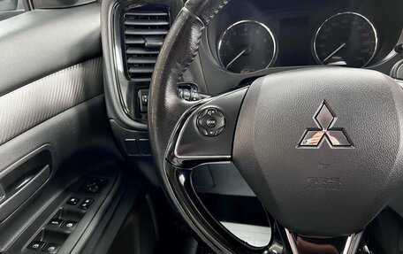 Mitsubishi Outlander III рестайлинг 3, 2017 год, 1 825 000 рублей, 15 фотография