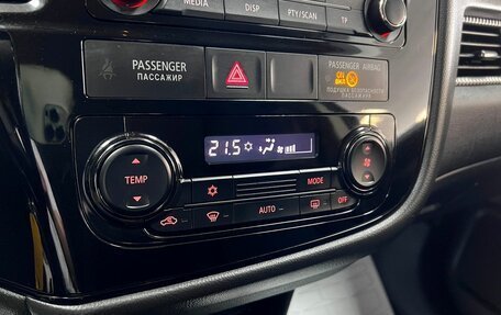 Mitsubishi Outlander III рестайлинг 3, 2017 год, 1 825 000 рублей, 18 фотография