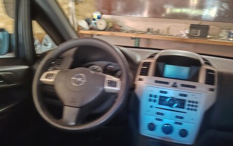 Opel Zafira B, 2008 год, 700 000 рублей, 2 фотография