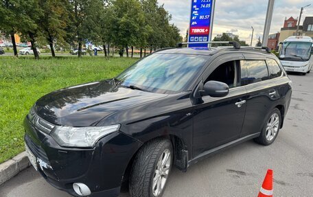 Mitsubishi Outlander III рестайлинг 3, 2013 год, 1 650 000 рублей, 5 фотография