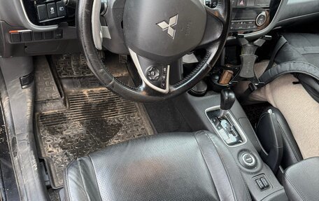 Mitsubishi Outlander III рестайлинг 3, 2013 год, 1 650 000 рублей, 8 фотография