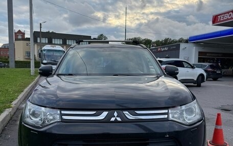 Mitsubishi Outlander III рестайлинг 3, 2013 год, 1 650 000 рублей, 4 фотография