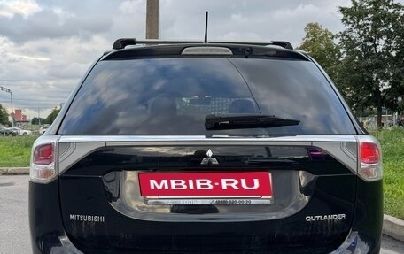Mitsubishi Outlander III рестайлинг 3, 2013 год, 1 650 000 рублей, 2 фотография