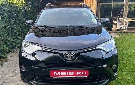 Toyota RAV4, 2017 год, 2 400 000 рублей, 2 фотография