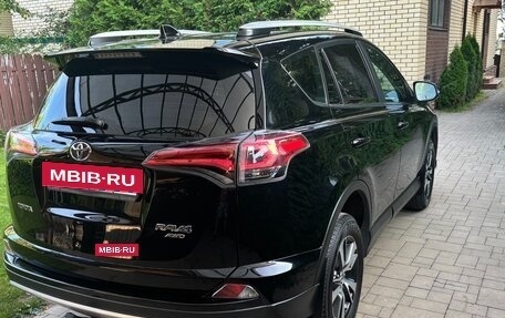 Toyota RAV4, 2017 год, 2 400 000 рублей, 4 фотография