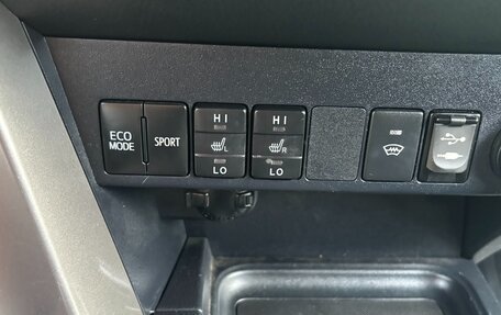 Toyota RAV4, 2017 год, 2 400 000 рублей, 11 фотография
