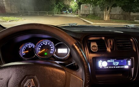 Renault Logan II, 2017 год, 420 000 рублей, 4 фотография