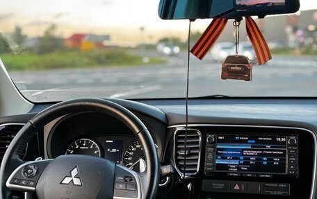 Mitsubishi Outlander III рестайлинг 3, 2013 год, 1 899 000 рублей, 9 фотография