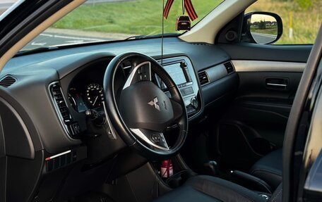 Mitsubishi Outlander III рестайлинг 3, 2013 год, 1 899 000 рублей, 8 фотография