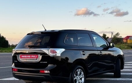 Mitsubishi Outlander III рестайлинг 3, 2013 год, 1 899 000 рублей, 6 фотография