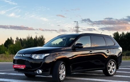 Mitsubishi Outlander III рестайлинг 3, 2013 год, 1 899 000 рублей, 3 фотография