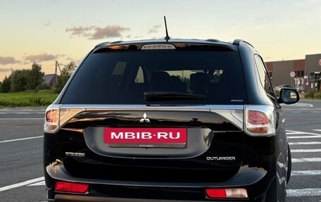 Mitsubishi Outlander III рестайлинг 3, 2013 год, 1 899 000 рублей, 5 фотография