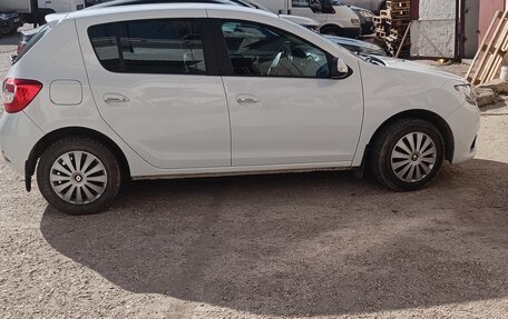 Renault Sandero II рестайлинг, 2017 год, 1 030 000 рублей, 2 фотография