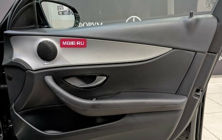 Mercedes-Benz E-Класс, 2019 год, 2 900 000 рублей, 23 фотография