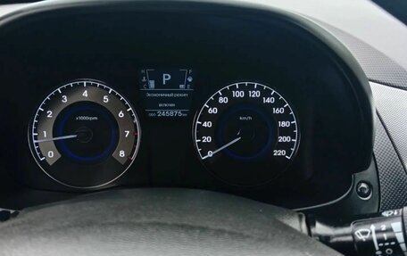 Hyundai Solaris II рестайлинг, 2011 год, 555 555 рублей, 7 фотография