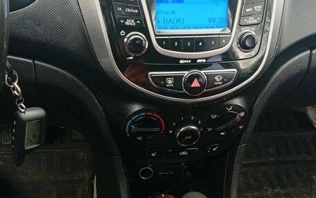 Hyundai Solaris II рестайлинг, 2011 год, 555 555 рублей, 6 фотография
