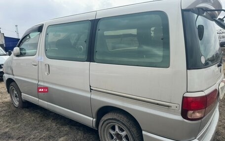 Toyota Regius, 1999 год, 925 000 рублей, 1 фотография
