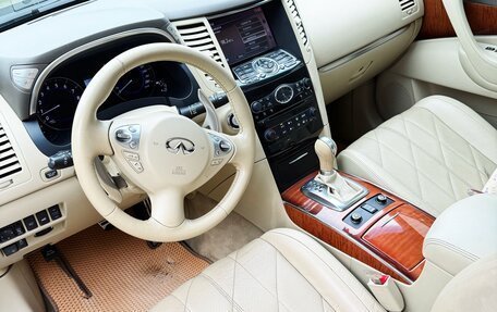 Infiniti QX70, 2015 год, 2 850 000 рублей, 8 фотография