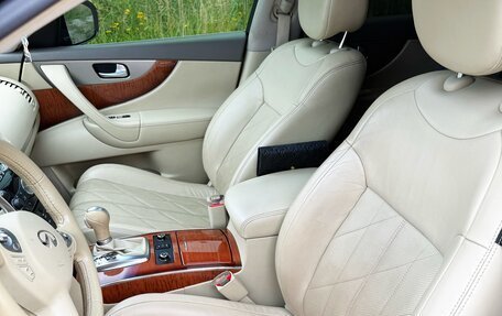 Infiniti QX70, 2015 год, 2 850 000 рублей, 9 фотография