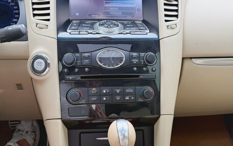 Infiniti QX70, 2015 год, 2 850 000 рублей, 11 фотография