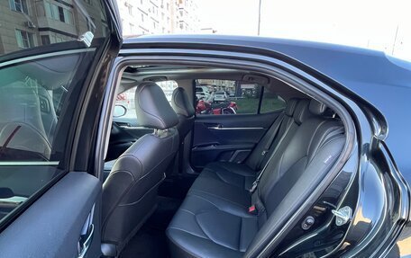 Toyota Camry, 2023 год, 3 200 000 рублей, 9 фотография
