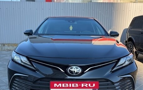 Toyota Camry, 2023 год, 3 200 000 рублей, 2 фотография