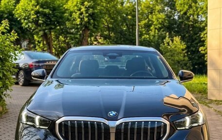 BMW 5 серия, 2024 год, 10 200 000 рублей, 2 фотография