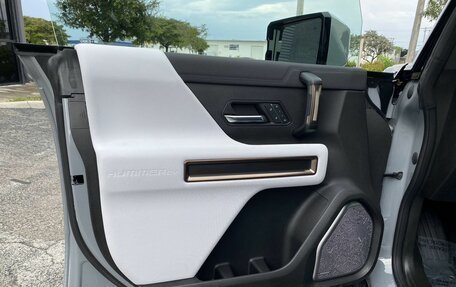 GMC Hummer EV, 2024 год, 17 000 000 рублей, 9 фотография