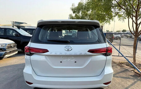 Toyota Fortuner II, 2026 год, 4 800 800 рублей, 4 фотография